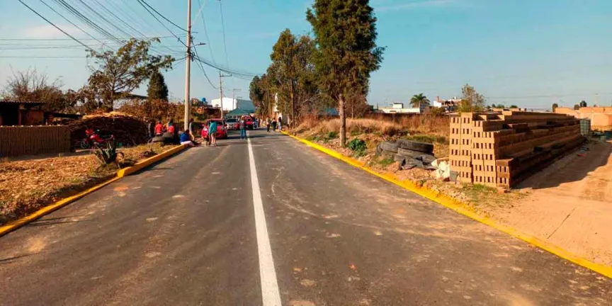 Tras 15 años de espera, Tonantzin Fernández entrega pavimentación en San Diego Cuachayotla