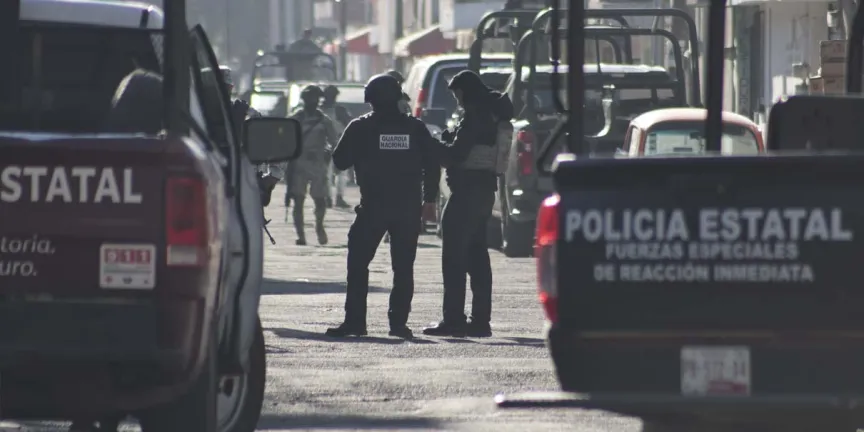 Hallazgo de fosa en Mercado Morelos moviliza a la FGE de Puebla