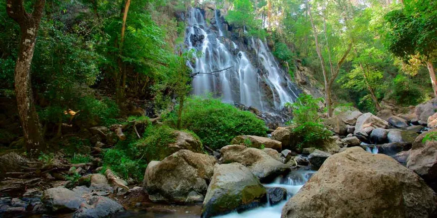 Guía completa para visitar la Cascada Velo de Novia en Valle de Bravo