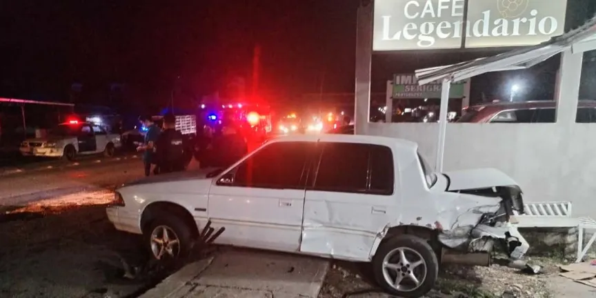 Ebrio impacta tres vehículos en Bulevar Benito Juárez, Xicotepec