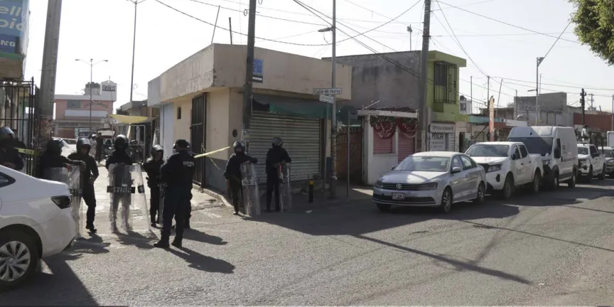 Hallan restos óseos en inmuebles del Mercado Morelos durante cateos