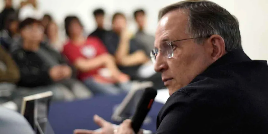 Leer y escribir es el territorio de la libertad: Pedro Ángel Palou