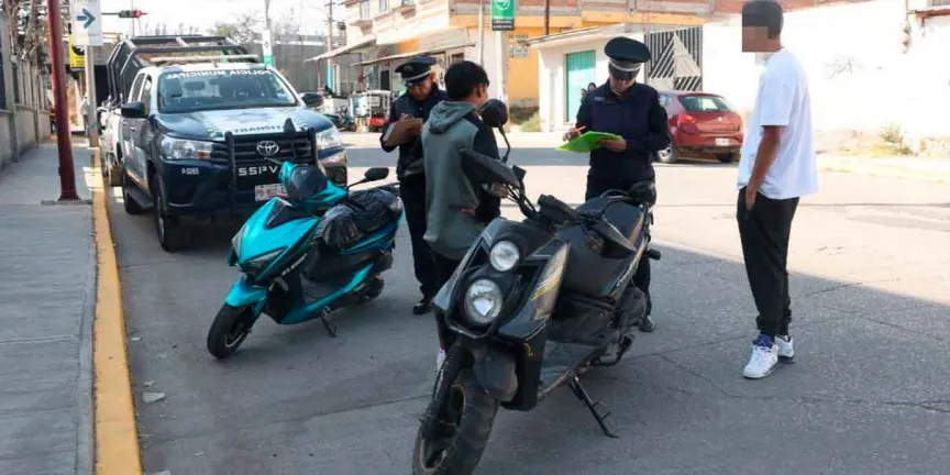 SSCYPC de Cuautlancingo sanciona a motociclistas sin licencia ni casco
