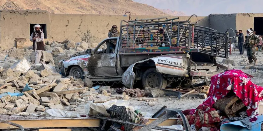 Pakistán declara guerra abierta y bombardea Kabul y Kandahar