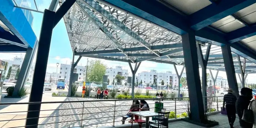 Viento desplomó domo de cristal en Plaza Vía San Sebastián