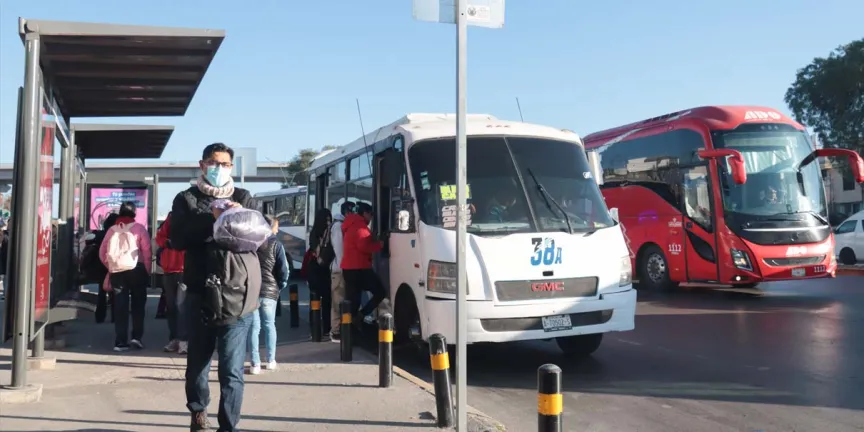 Retiro de unidades provoca paro parcial del transporte en Puebla