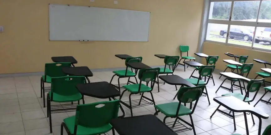 Roban computadoras y material didáctico en Telesecundaria de Tecamachalco