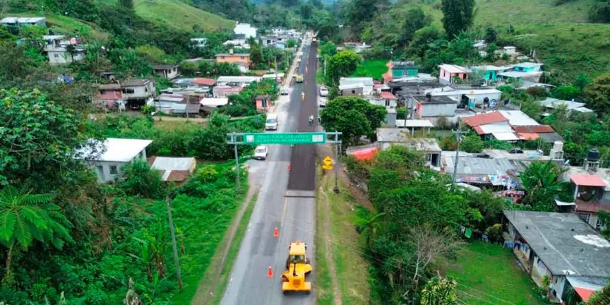 Centro SICT Puebla interviene la “Curva del Millón” para reforzar la seguridad vial en la carretera Teziutlán–Nautla