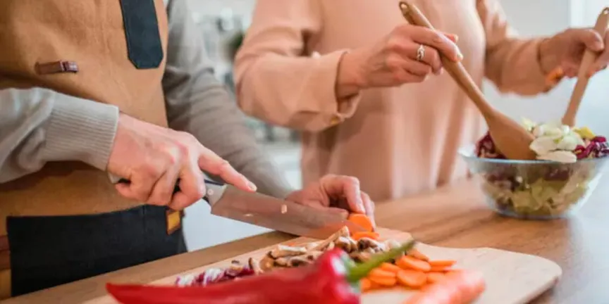 Preparar comida en casa reduce el riesgo de demencia y mejora la salud cerebral