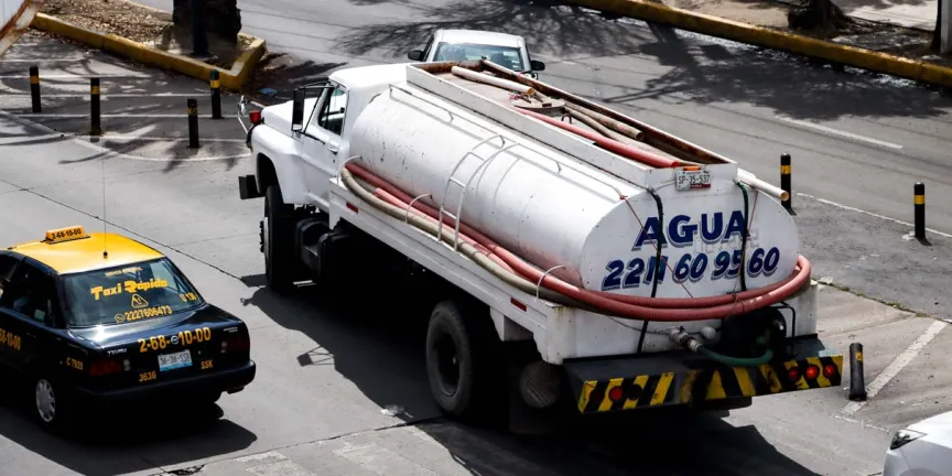 Con 100 pipas se mandará agua a colonias de la capital