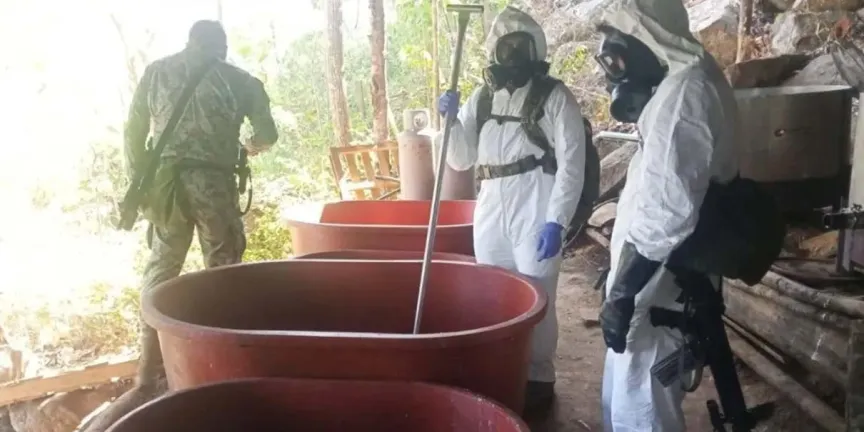 Desmantelan narcolaboratorio y decomisan 300 kg de metanfetamina en Guerrero