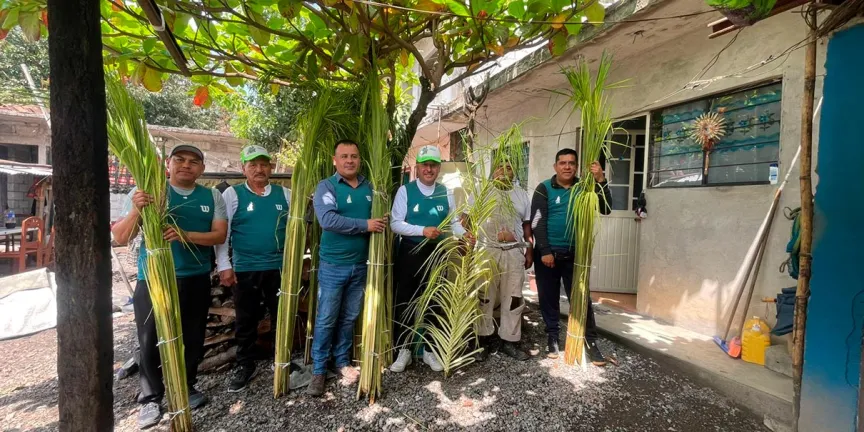 Hermandad traslada palma desde Veracruz para el Domingo de Ramos en Serdán