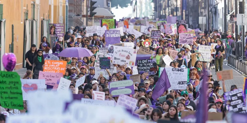 Puebla brindará apoyo médico a mujeres que participen en marchas del 8M