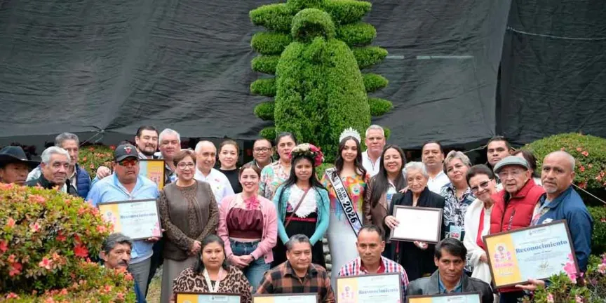 Floricultores y viveristas de Huauchinango recibieron reconocimiento por su labor