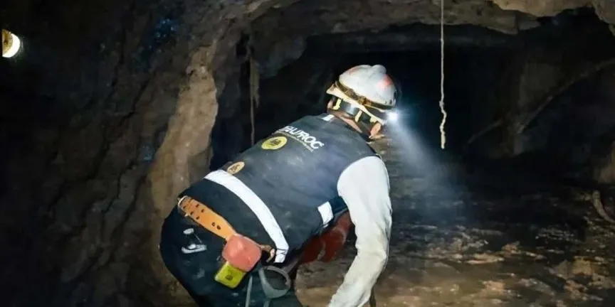Sinaloa: logran rescatar a primer minero y buscan a tres más
