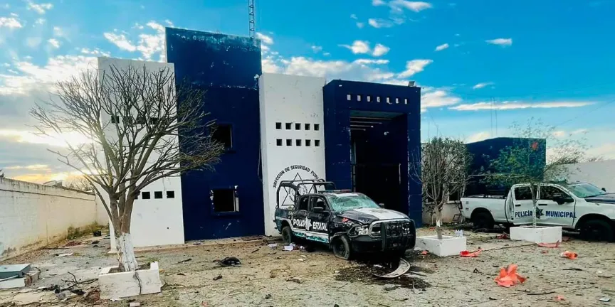 Tres policías heridos tras ataque a comandancia en Zacatecas