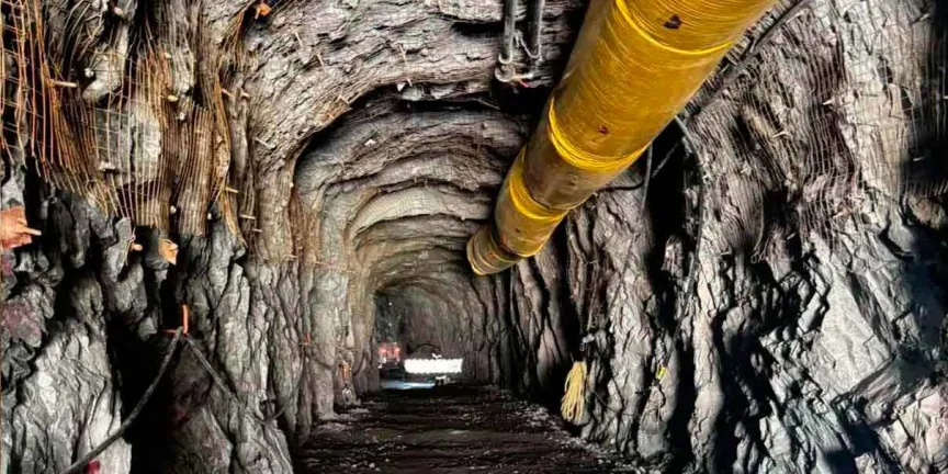 Ubican con vida a mineros atrapados en mina de El Rosario. Siguen labores de rescate