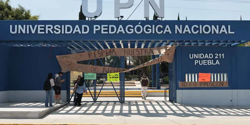 Protesta en UPN Puebla por destitución del director Javier Mauleón genera inconformidad