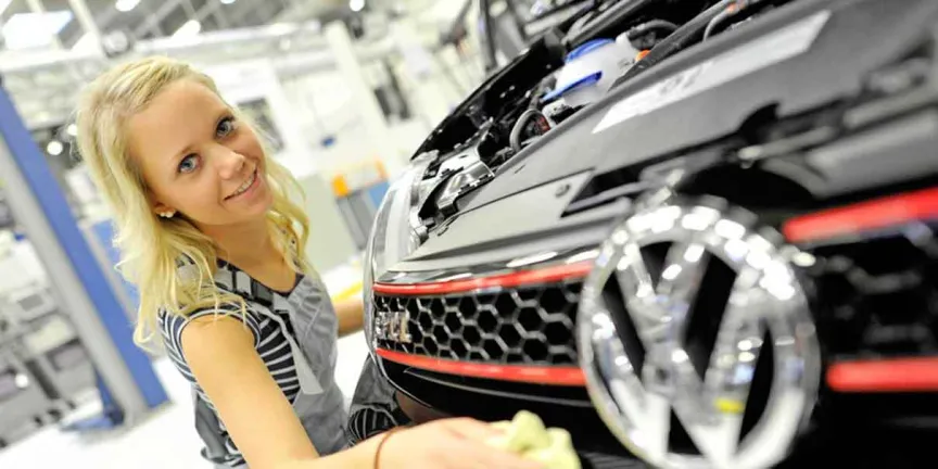 Volkswagen anuncia recorte de 50 mil empleos en Alemania para enfrentar crisis y competencia china