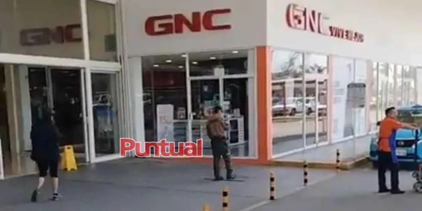 Reconocen a guardia que evitó robo en Plaza Crystal de Texmelucan