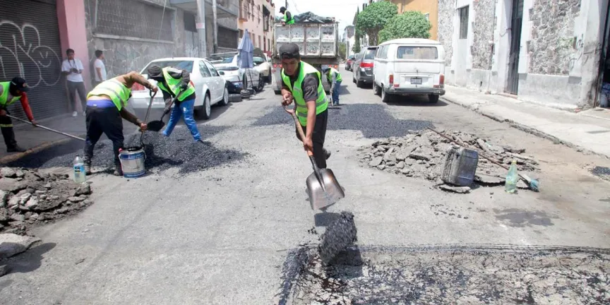 Puebla capital refuerza trabajos de bacheo en el Barrio El Refugio