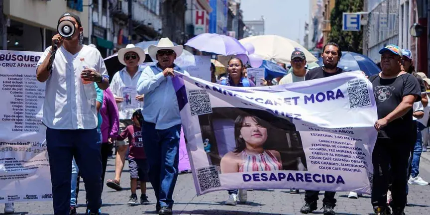 Protestan en Puebla por desaparición de dos adolescentes; cumplen un mes sin rastro