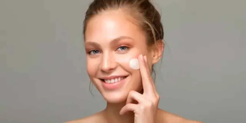 ¿Buscas piel luminosa? Esta crema ligera es ideal para el calor