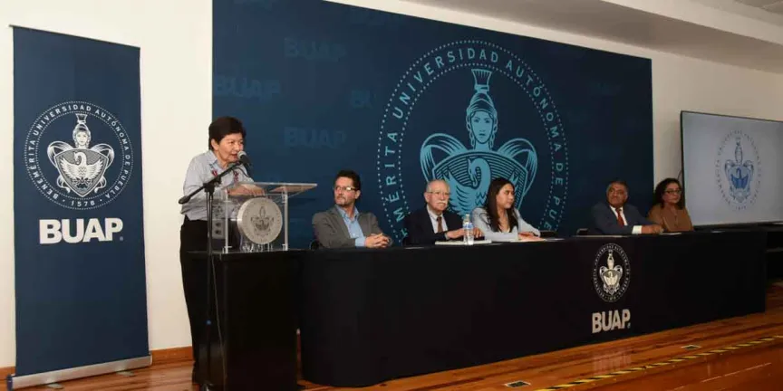 Entrega BUAP constancias de capacitación a servidores públicos
