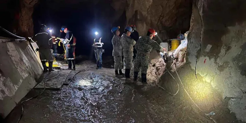 Hallan con vida a minero en Sinaloa tras colapso: continúan labores de rescate en mina Santa Fe