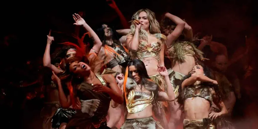 VIDEO. Karol G hace historia en Coachella 2026: primera latina headliner y lanza mensaje a migrantes