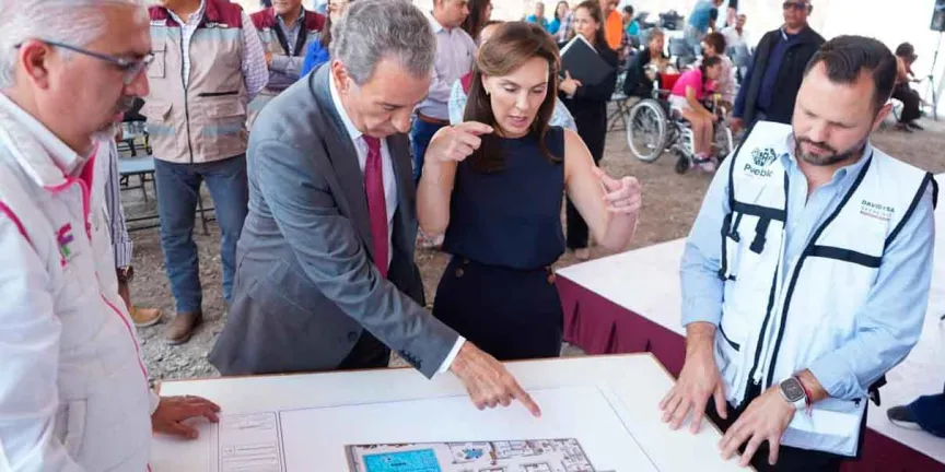 Pepe Chedraui y MariElise Budib colocan primera piedra de la piscina terapéutica del CMERI