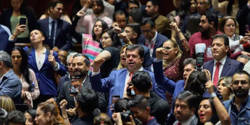 Plan B de Sheinbaum avanza en Diputados: aprueban recortes a congresos, regidores y órganos electorales