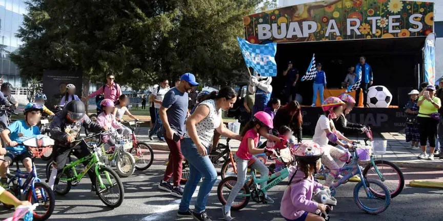 Más de 180 niños participan en rodada infantil organizada por la BUAP