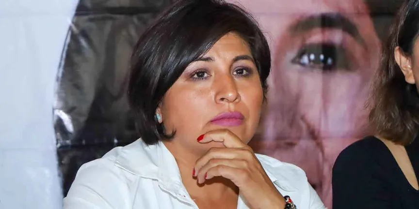Roxana Luna protagoniza enfrentamiento con policías en Tlaltenango