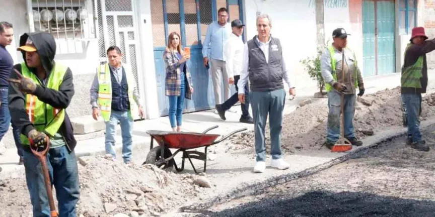 Supervisa Pepe Chedraui trabajos de bacheo en Bosques de Santa Anita