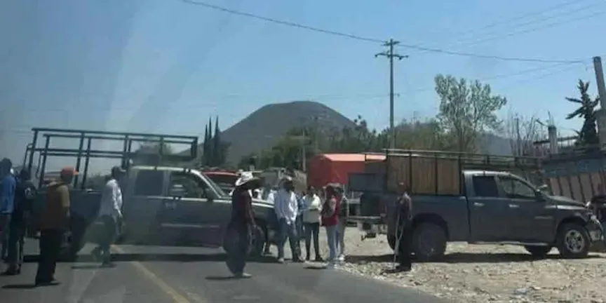 Carretera Tehuacán–Orizaba sigue bloqueada tras 36 horas; prevén mayor conflicto
