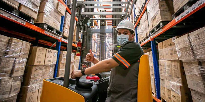 Aumento al salario mínimo benefició a 6.4 millones sin afectar el empleo formal en México