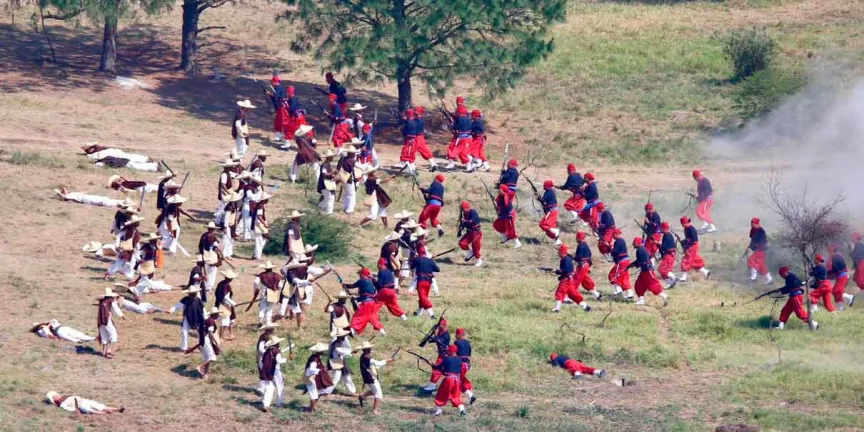 Con patriotismo y disciplina se escenifica batalla del 5 de mayo