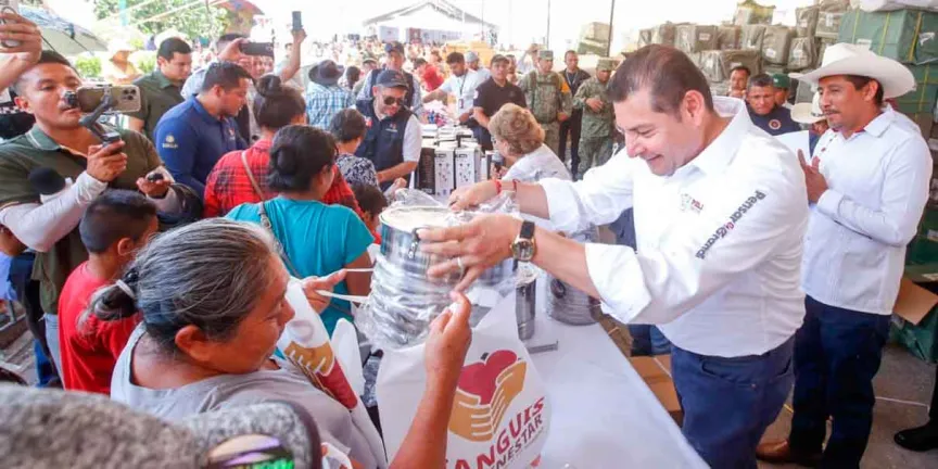 Con Tianguis del Bienestar, gobierno Federal y Estatal regresa al pueblo lo robado