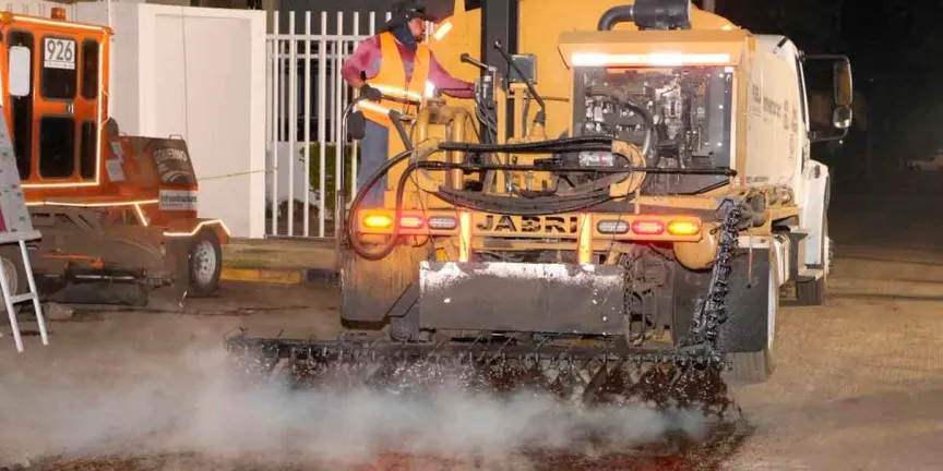 Con turnos día y noche, gobierno estatal rescata la 20 sur en El Mirador