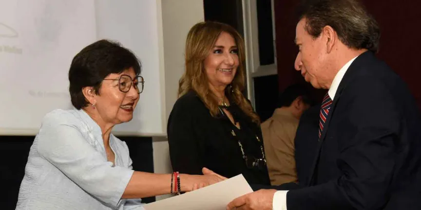 Entrega Rectora Lilia Cedillo reconocimientos para celebrar el Día del Contador Público