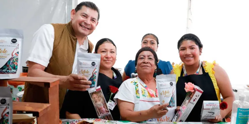 Convivencia y cercanía del gobernador Armenta Mier en la Feria de Puebla