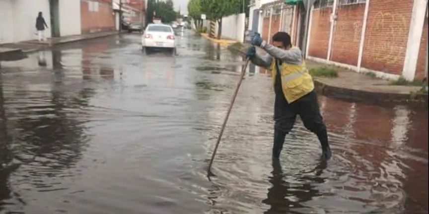 Puebla fortalece red de drenaje con limpieza de 10 mil accesorios pluviales