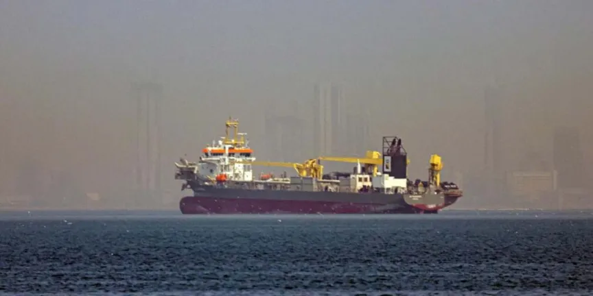 Irán ataca a Emiratos tras intentar evitar el bloqueo del estrecho de Ormuz