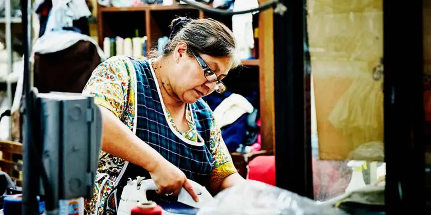 IMCO advierte que la maternidad sigue afectando ingresos y empleo de mujeres