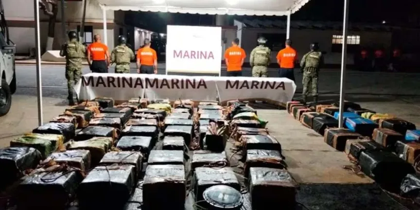 Marina intercepta cargamento de 2.1 toneladas de cocaína en aguas de Oaxaca