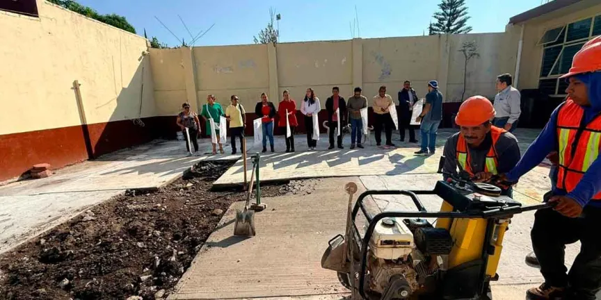 Más obras de educación en Atlixco; Ariadna Ayala inició construcción de aula