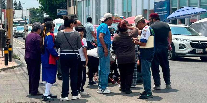 Atropellan a niño en Puebla; menor es trasladado con golpes y posible fractura