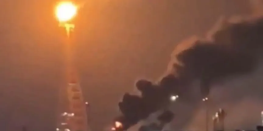 NUEVO INCENDIO en Dos Bocas reaviva preocupación por accidentes en refinerías de Pemex