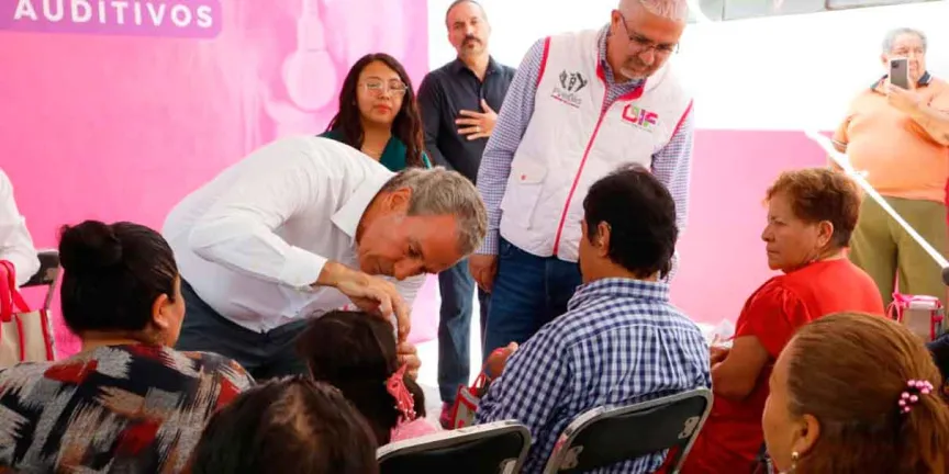 Pepe Chedraui, a través del programa “Oír para Vivir”, entrega 50 aparatos auditivos